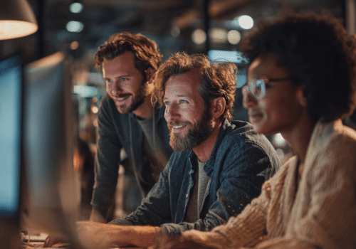 Équipe travaillant sur un projet d’IA et marketing digital